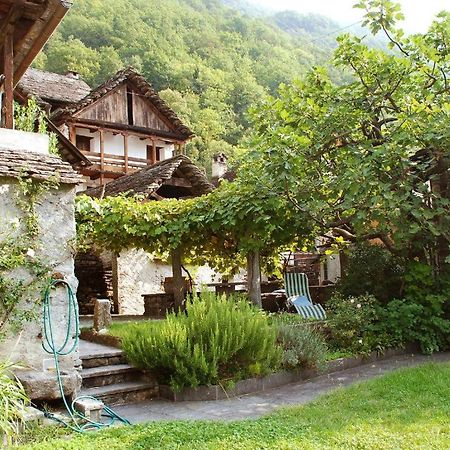 Villa Rustico Pult Someo Esterno foto