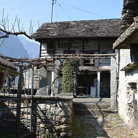Villa Rustico Pult Someo Esterno foto