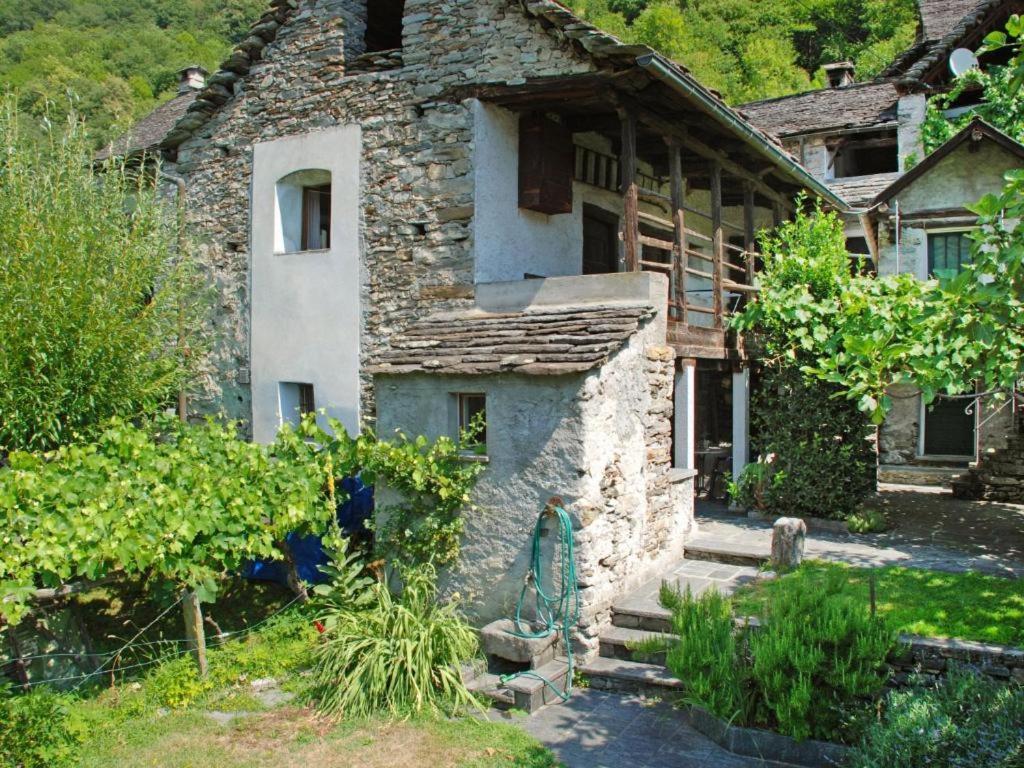 Villa Rustico Pult Someo Esterno foto