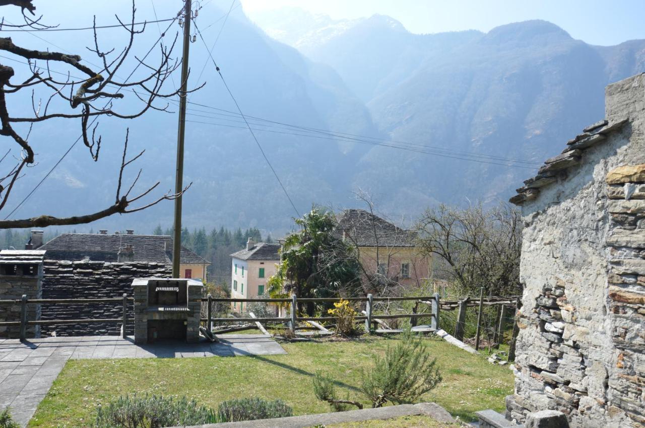 Villa Rustico Pult Someo Esterno foto