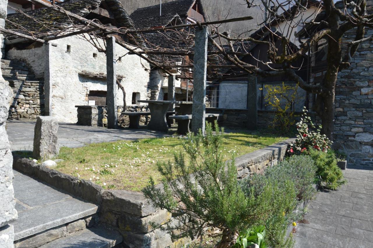 Villa Rustico Pult Someo Esterno foto