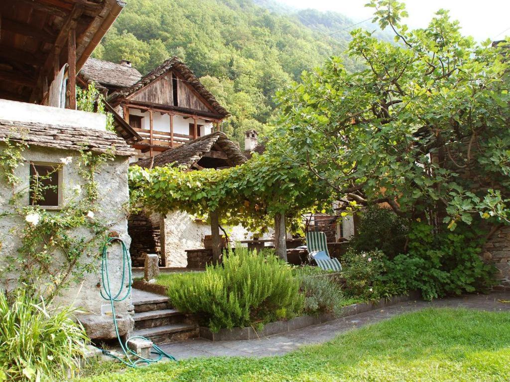 Villa Rustico Pult Someo Esterno foto