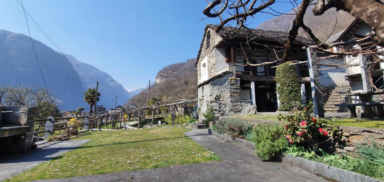 Villa Rustico Pult Someo Esterno foto