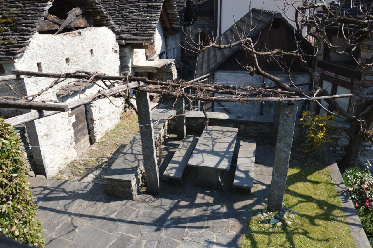 Villa Rustico Pult Someo Esterno foto