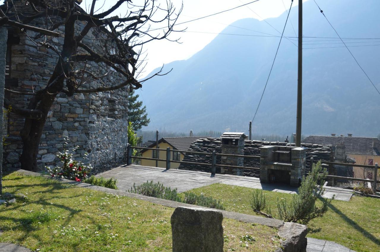 Villa Rustico Pult Someo Esterno foto