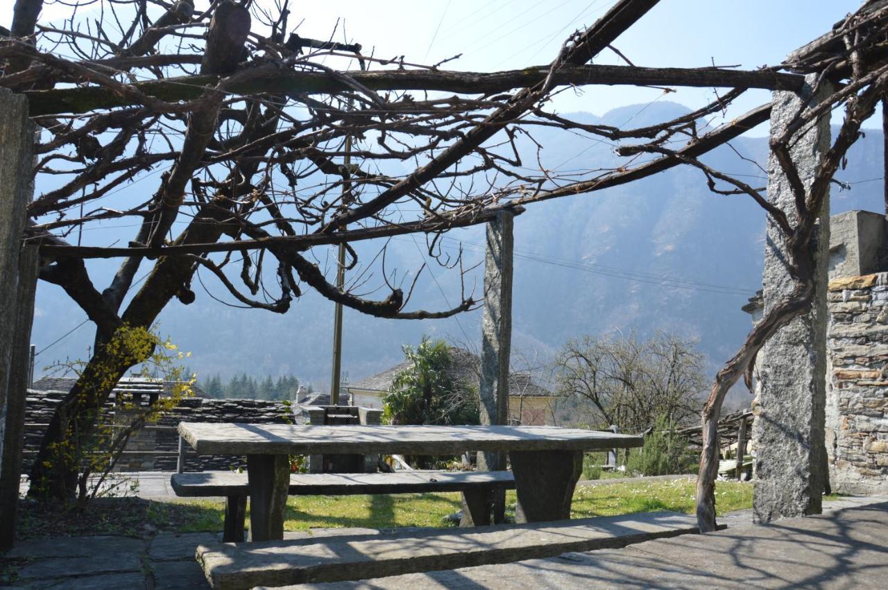 Villa Rustico Pult Someo Esterno foto