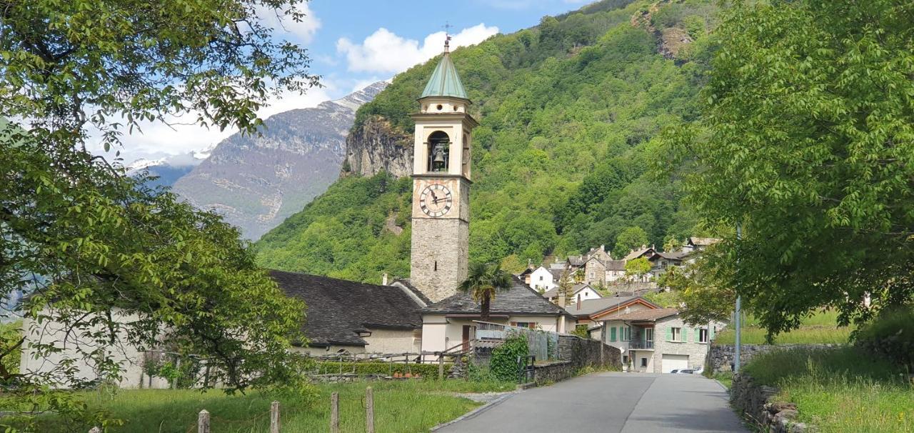 Villa Rustico Pult Someo Esterno foto